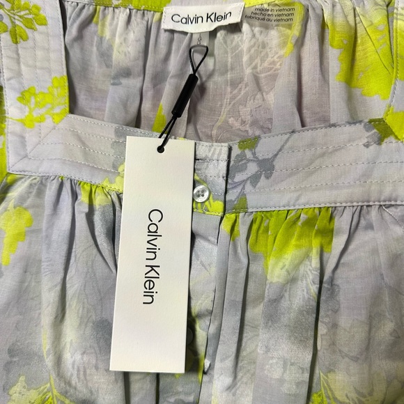Calvin Klein top new with tag. BLACK FRIDAY DEALS CHECK OUT MY CLOSET - Picture 3 of 4